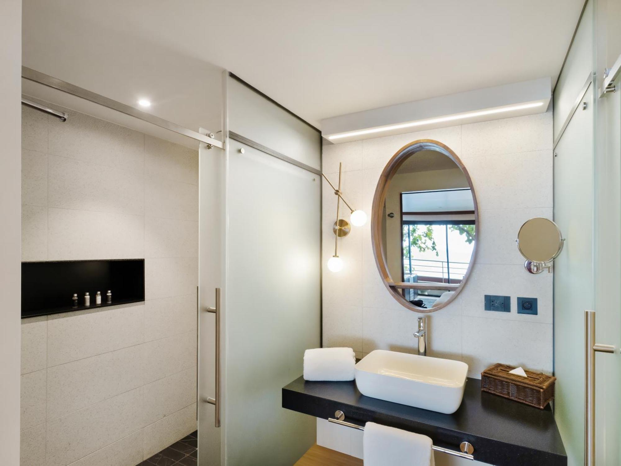 Ocean Front Royal 2 Bedroom Suite Private pool Kitchen