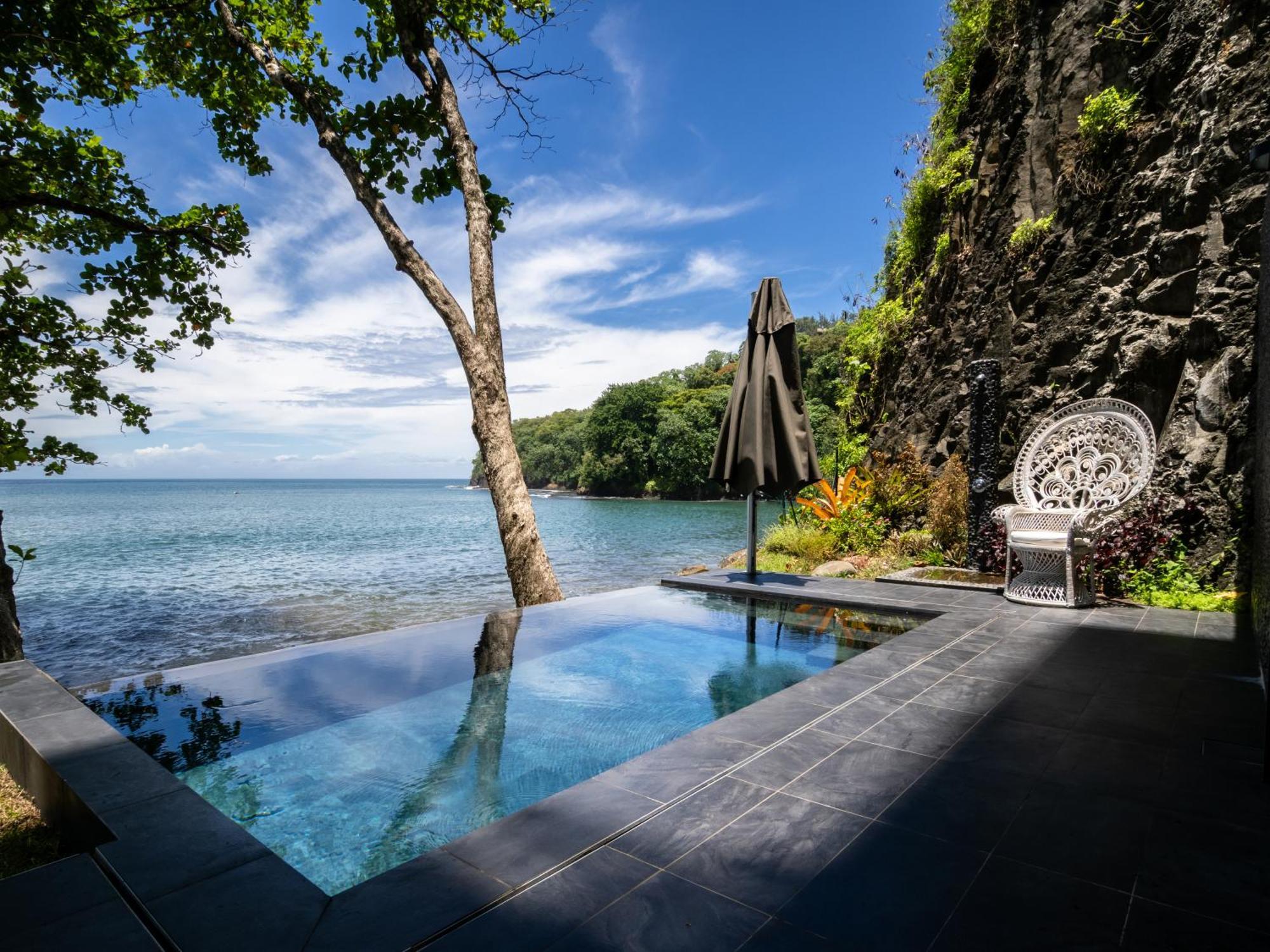 Ocean Front Royal 2 Bedroom Suite Private pool Kitchen