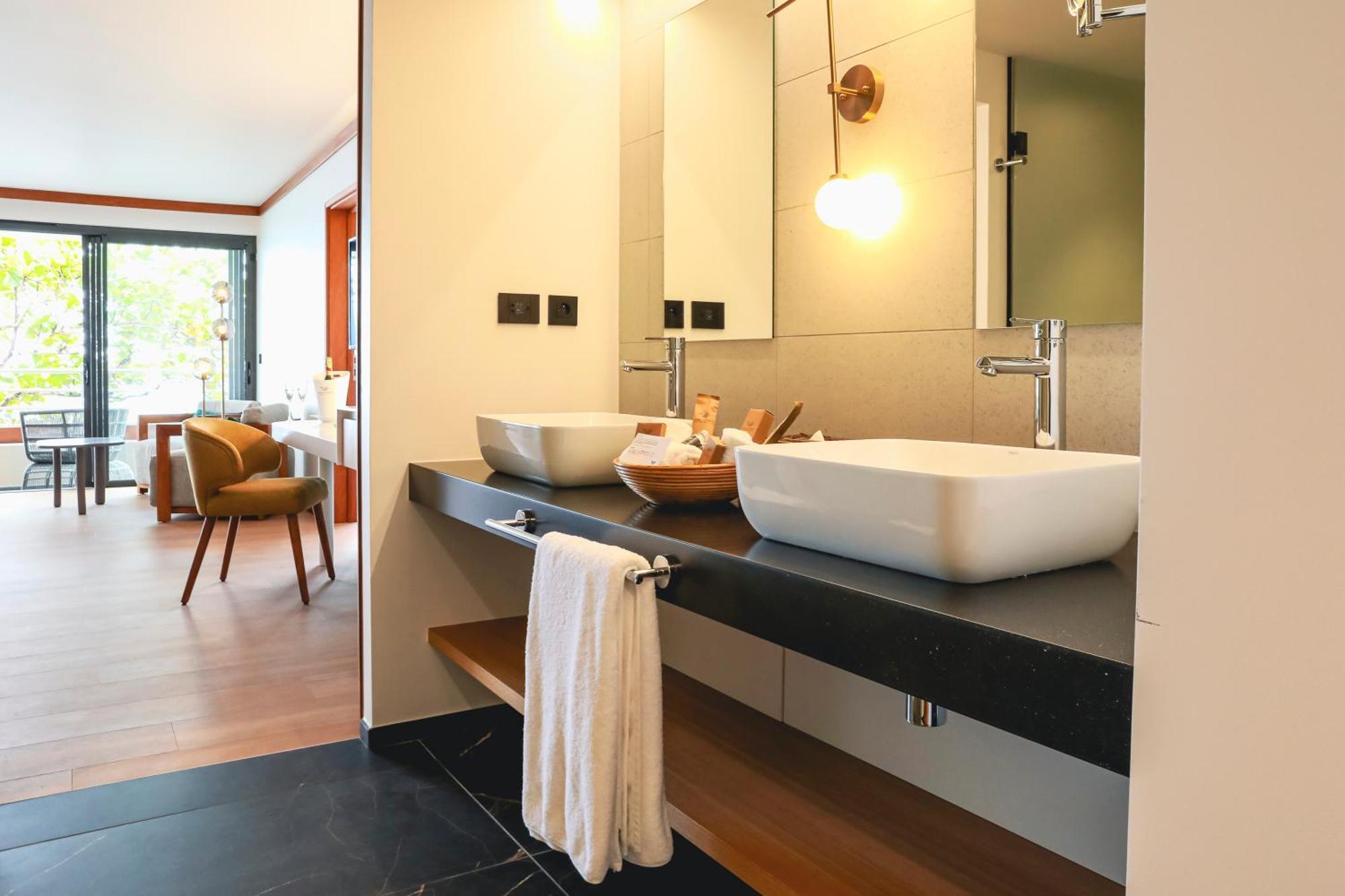 Ocean Front 2 Bedroom Signature Suite Hot Tub