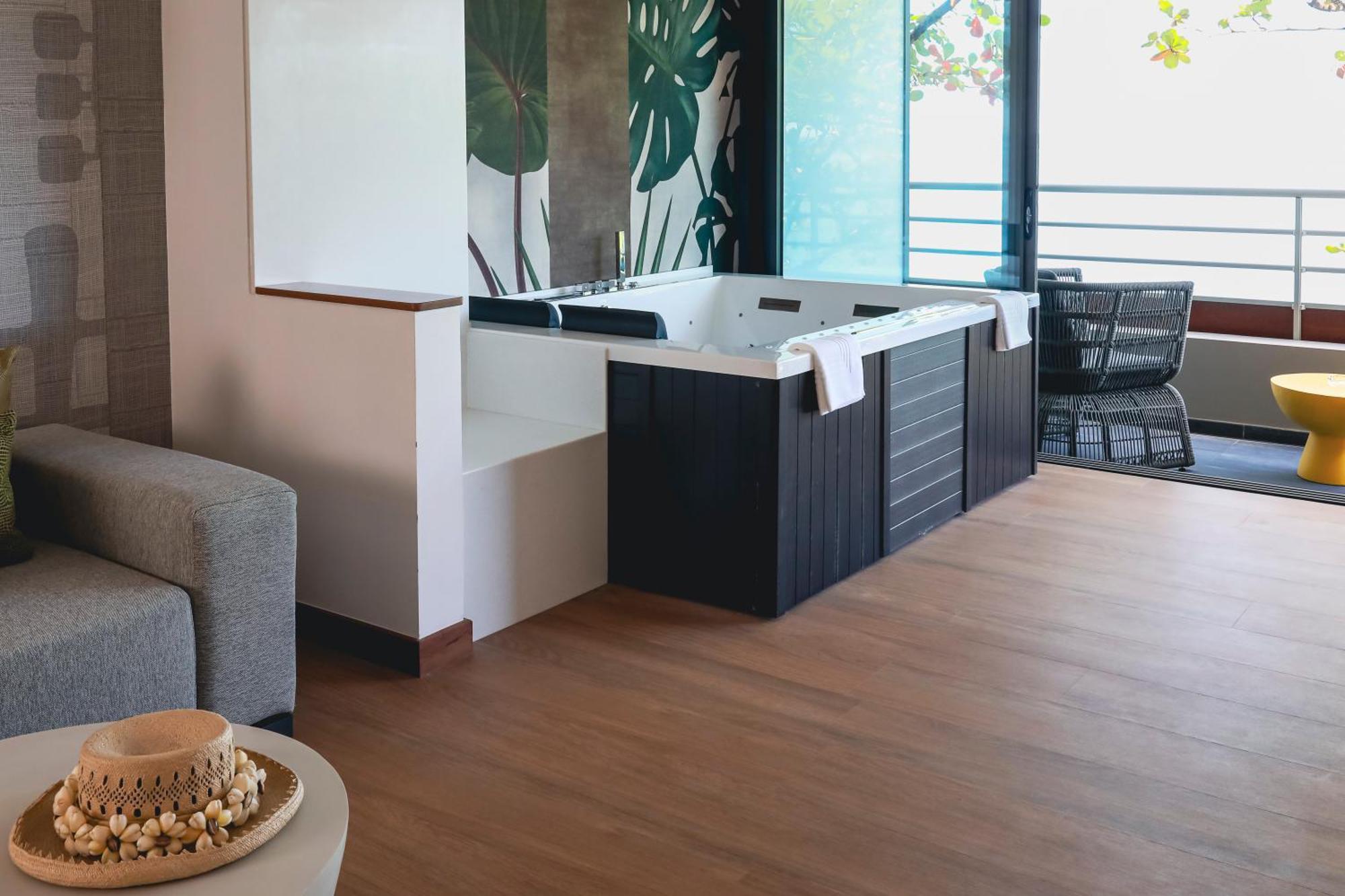 Ocean Front Signature Suite Hot Tub