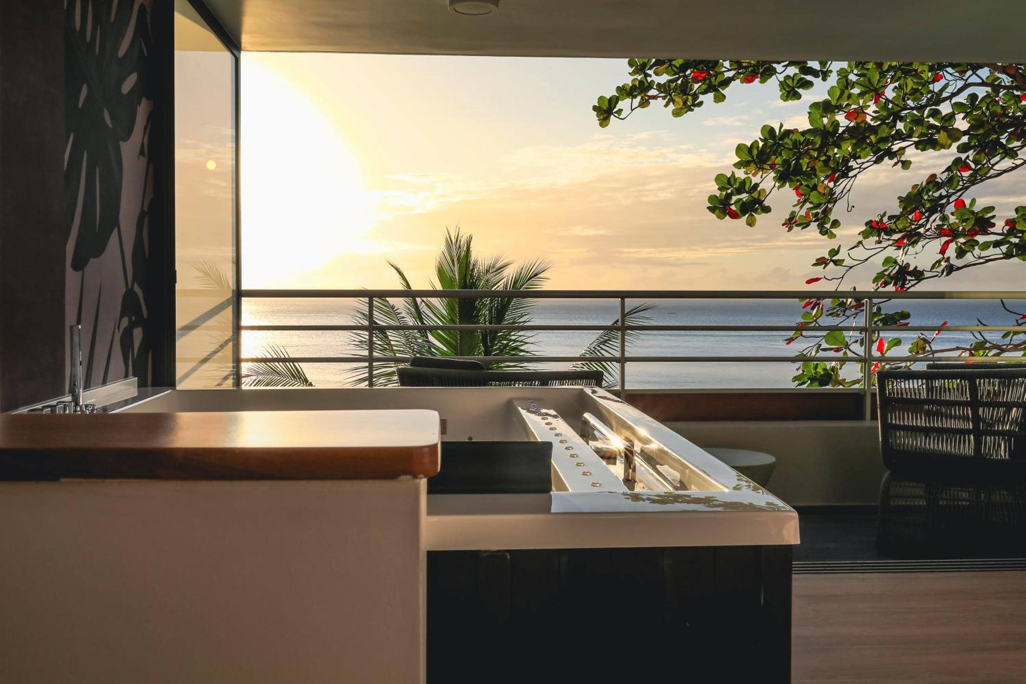 Ocean Front Signature Suite Hot Tub