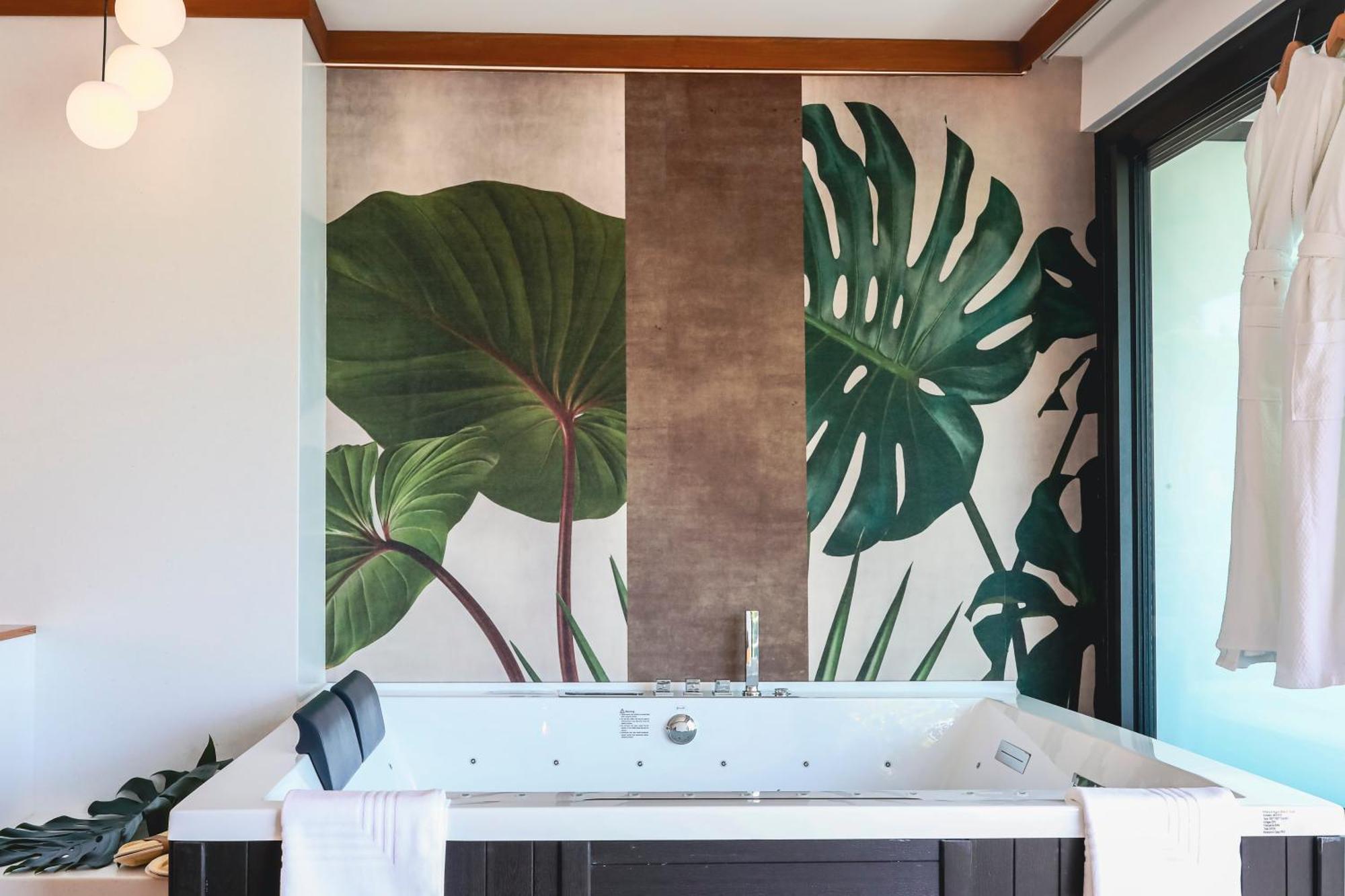 Ocean Front 2 Bedroom Signature Suite Hot Tub